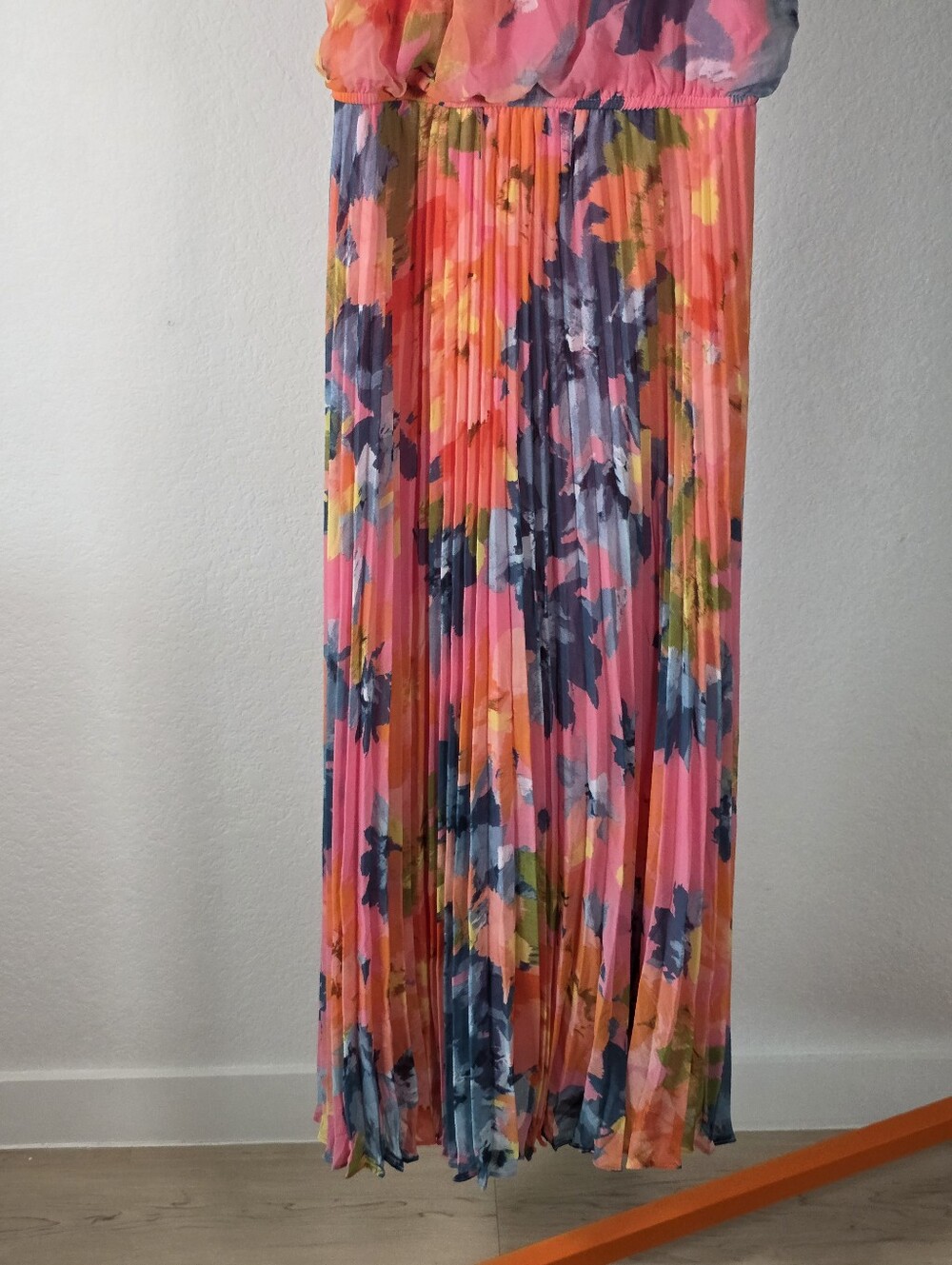 Signature by Robbie Bee Pink Floral Pleated Maxi Dress 6P Sleeveless $99 - Picture 5 of 10